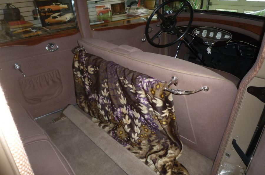 Интерьер Hudson Model L Club Sedan 1929 года  (фото 4 из 17)